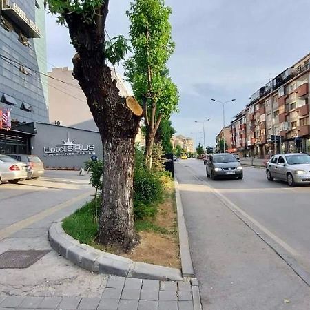 Bright & Lovely Apartment In The City Center 普里什蒂纳 外观 照片