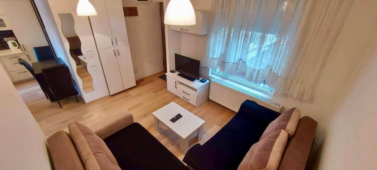 Bright & Lovely Apartment In The City Center 普里什蒂纳 外观 照片